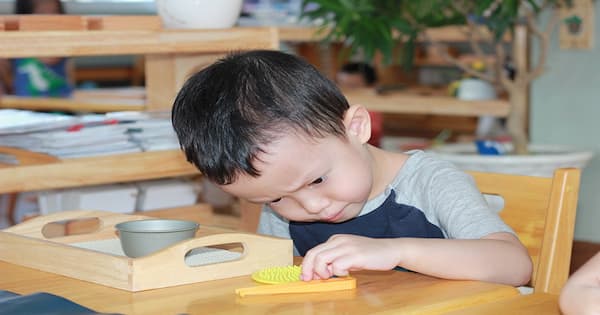 Áp dụng phương pháp Montessori cho bé